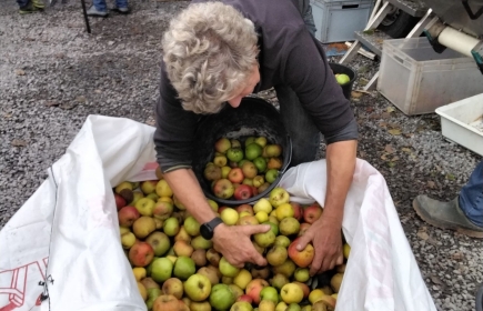 SUR RESERVATION ET PAIEMENT SUR LE
 COMPTE ROTARY CLUB DE VHUY
 BE75 8601 1563 0951
 OU PAR QR CODE sur  l'affiche